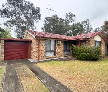 Spacious 3-Bedroom Family Home in Prime Kingswood Location - Photo 1