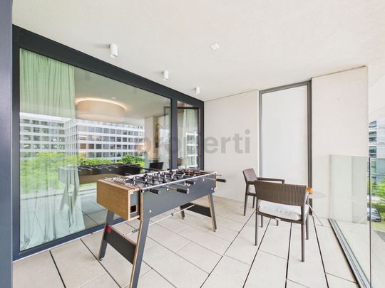 Modern and sunny apartment experience in Zurich completely furnished - Photo 1