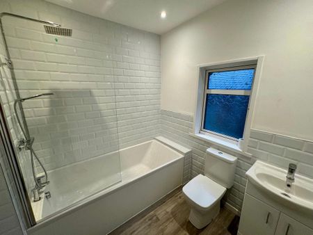 3 bedroom semi-detached house to rent - Photo 3