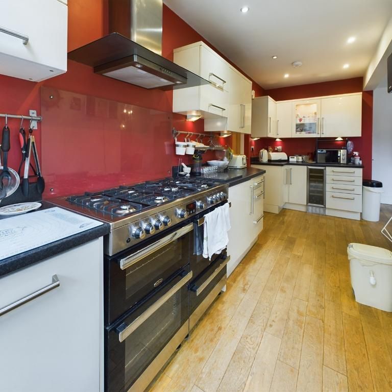 3 bedroom semi-detached house to rent - Photo 1