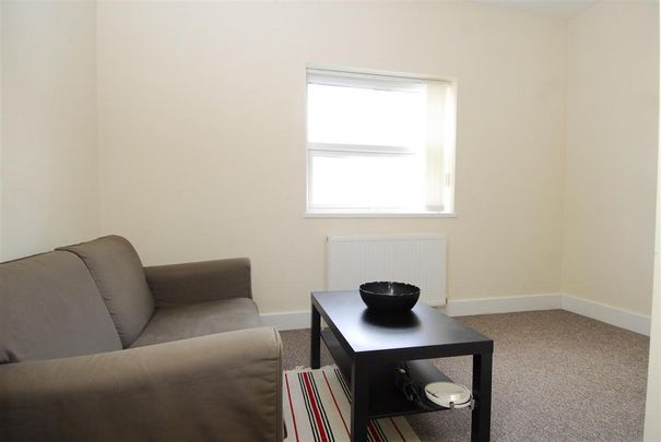 3 bedroom flat to rent - Photo 1