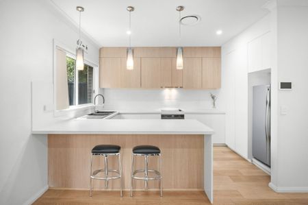 Modern Four-Bedroom Family Home - Photo 2