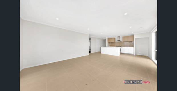 Cosy, Comfortable & Convenient Home! - Photo 1