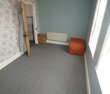 2 bed Terraced - To Let - Photo 4