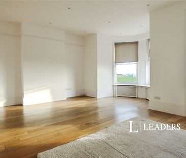 2 bedroom apartment to rent South Terrace, Littlehampton, West Suss... - Photo 2