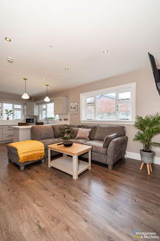 Room To Let - BILLS Included In The Rent, 20 Clarendon Street, Cityside, BT48 7ET - Photo 4