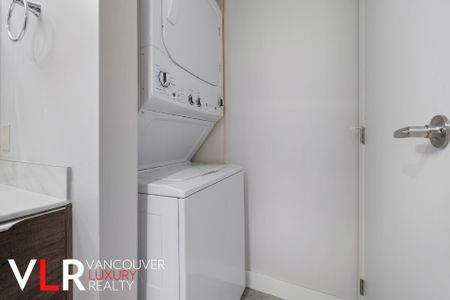 Townhouse in Downtown Vancouver, BC - Photo 2