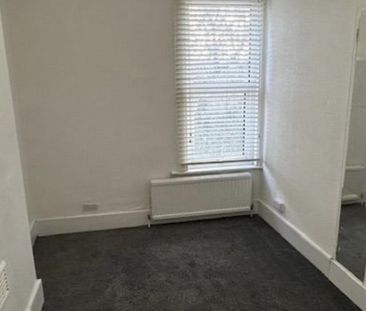 3 bedroom end of terrace house to rent - Photo 3