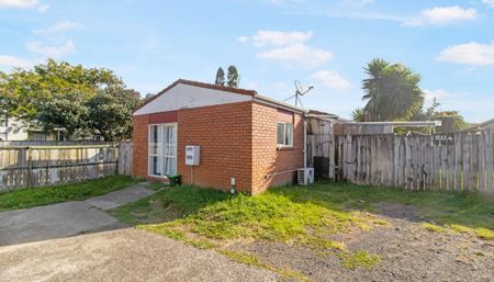 Freshly updated 3 bedroom home in prime Papatoetoe location! - Photo 4