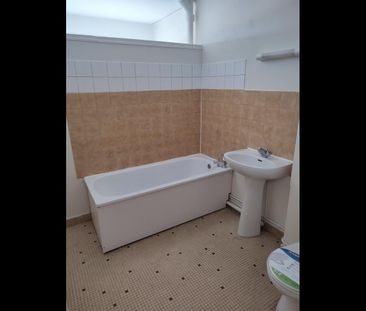 Location Appartement 2 pièces 48 m² Issoudun - Photo 4