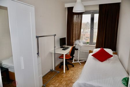 Centraal maar rustig gelegen appartement met drie slaapkamers - Photo 5