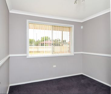 Neat & tidy brick home with large shed - Photo 2