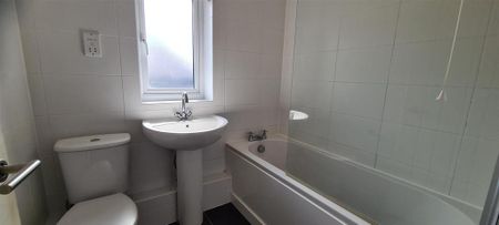 2 bedroom maisonette to rent - Photo 2