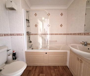 1 bedroom retirement property to rent - Photo 6