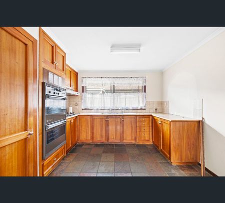 5 King Drive, Sebastopol, Vic 3356 - Photo 2