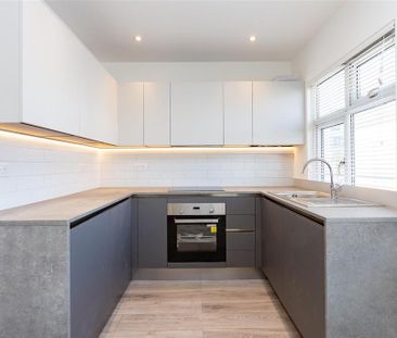 3 bedroom flat to rent - Photo 4
