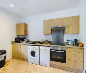 Craven Road, Newbury, Berkshire, RG14 - Photo 3