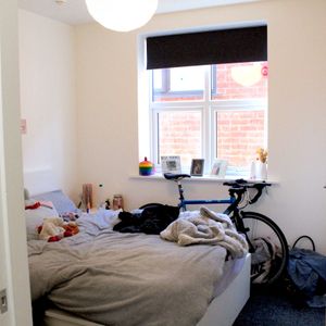 Flat 7 – The Old Bank – 1 Bed - Photo 2