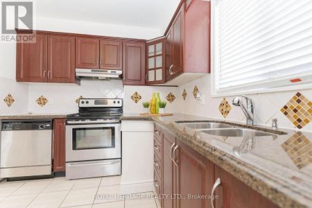 55 BRIDGENORTH CRESCENT - Photo 4