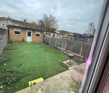 5 Bed Terraced House, Lansdowne Road, IG3 - Photo 5