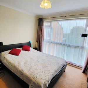 Harris Close - Photo 2