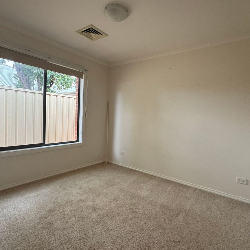 Comfortable home in peaceful court setting - Photo 1