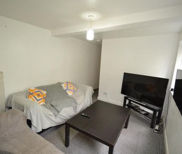 6 bedroom house to rent - Photo 2