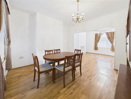 3 bedroom Semi-detached house to rent - Photo 5