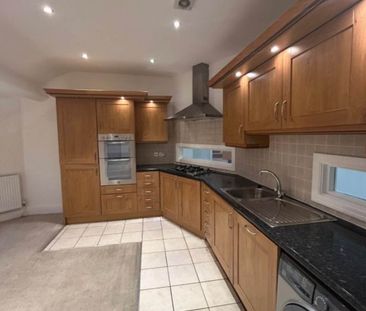 41 Park Crescent, Southport - Photo 3