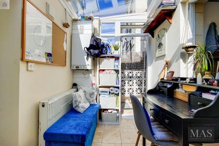 3 bedroom flat to rent - Photo 2