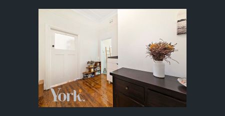 Over-sized with outdoor entertaining! - Photo 5