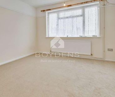 Dove Crescent, Harwich, CO12 - Photo 4