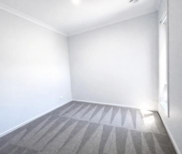 Warm & Cozy 3-Bedroom, 2-Bathroom Home Close to Schools & Parks - Photo 4