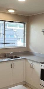 Upstairs City Apartment! - Photo 4