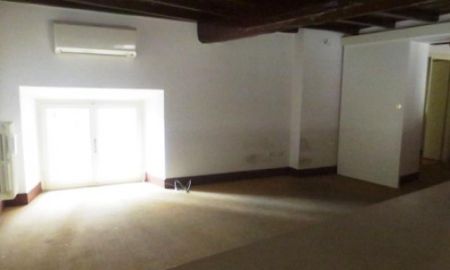 Office-Piazza Navona: Historic Building. Entrance, three rooms, including loft area, kitchen, bath, elevator, silent, sunny, doorman. Ref 262 - Photo 2