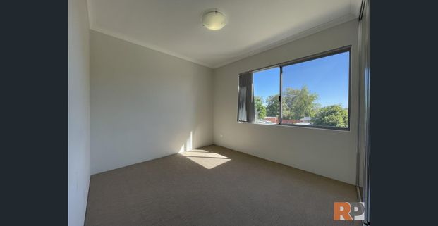Modern 2-Bedroom Apartment Living in the Heart of Maddington - Photo 1