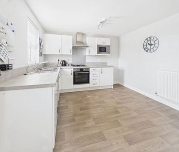 3 bedroom semi-detached house to rent - Photo 6