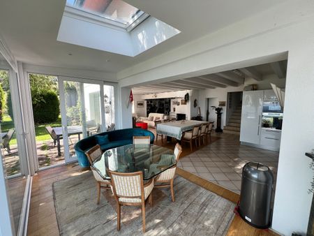 Charmante maison individuelle de 5.5 pièces avec piscine, vue exceptionnelle et grand jardin à Villars-Burquin (Tévenon VD) - Photo 3