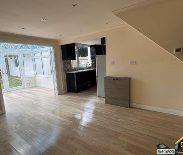 4 bed Semi-detached in Holtye Walk , Crawley, RH10 6QW - Photo 1