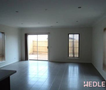 1/7 Casablanca Court, Truganina VIC 3029 - Photo 1