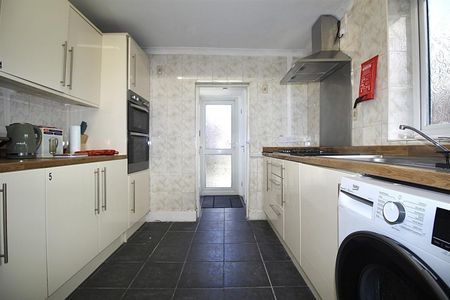 1 Bedroom Room to Rent To Let - Photo 4