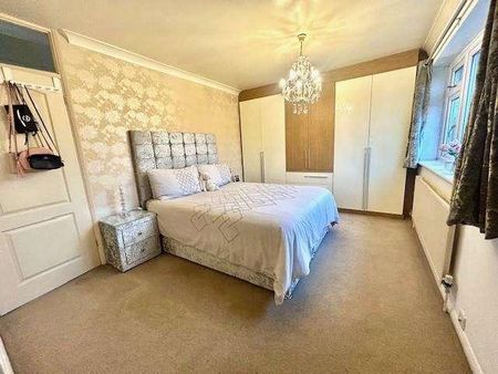 Ashford, Elgin Avenue, TW15 - Photo 4