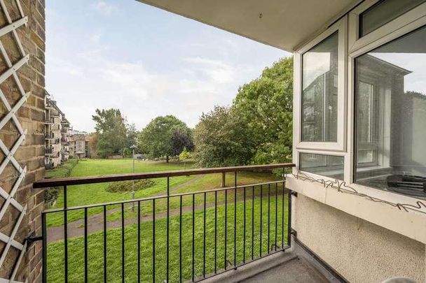 Chobham Gardens, Southfields, SW19 - Photo 1