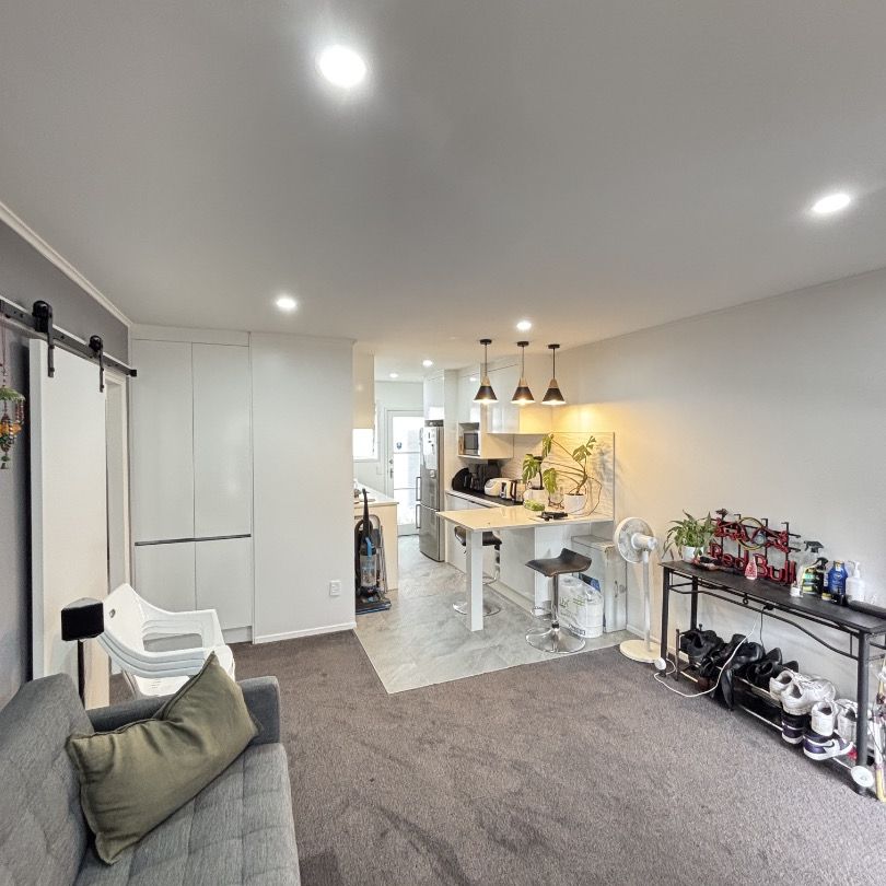 MOUNT EDEN, 2 BEDROOMS - Photo 1
