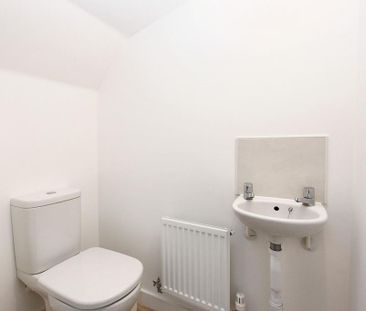 2 bedroom end of terrace house to rent - Photo 1