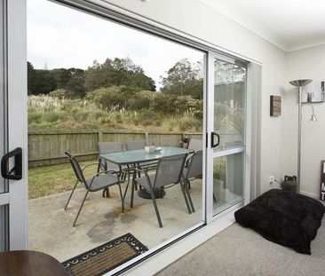 Ready to move in, lovely large home - Photo 4