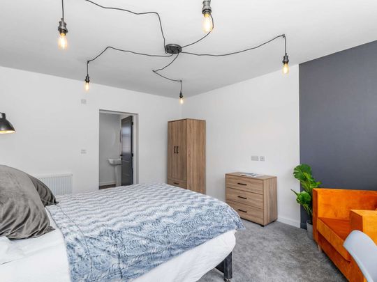 High end 6 bed HMO Room 3 - Photo 1