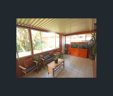 Well-Maintained Three-Bedroom Home - Photo 5