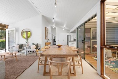 Stunning Coastal Retreat - Photo 3