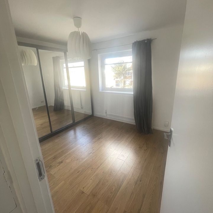 3 Bed Terraced House, Daubeney Road, E5 - Photo 1